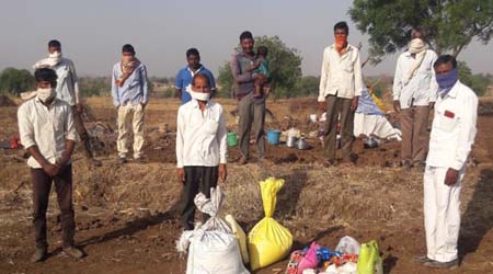 सरपंच श्रीमती.गयाबाई जोगदंडे यांनी क्वारंटाईन केलेल्या कामगारांची केली व्यवस्था