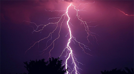 पावसाळ्यात वीजांपासून वाचण्यासाठी अशी करा तयारी