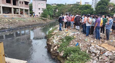 नांदीवली स्वामी समर्थ मठाजवळील नागरीकांच्या समस्येबाबत आमदार राजू पाटील यांनी केला पाहणी दौरा.
