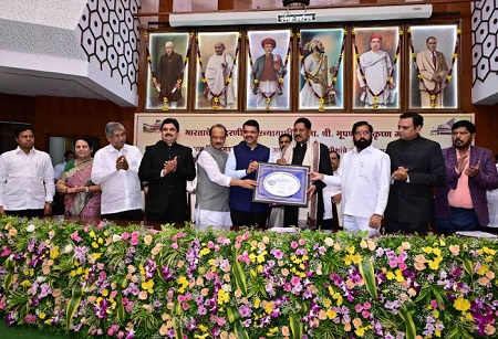 राज्यघटनेमुळे देशातील कोणत्याही व्यक्तीला सर्वोच्च पदाची संधी - सरन्यायाधीश भूषण गवई ,मराठी माणूस सर्वोच्चपदी पोहोचल्याचा सार्थ अभिमान- मुख्यमंत्री देवेंद्र फडणवीस,सरन्यायाधीश भूषण गवई यांचा विधीमंडळात गौरव