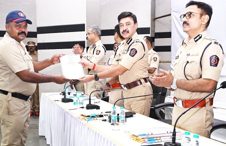 पो. ना. गुरुनाथ जरग यांना ठाणे सी.पी कडून मिळाले प्रशस्तीपत्र