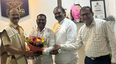 एसीपी संजय पवार यांचा क्राईम बॉर्डर परिवारातर्फे सत्कार