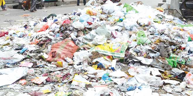 कोविड कचरा उघड्यावर : नागरिकांच्या आरोग्याशी खेळ