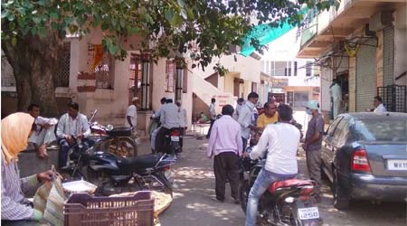 म्हसावद गावात लॉकडाऊनचे तीन तेरा