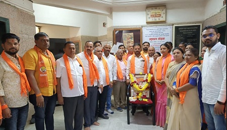 जळगाव महानगरपालिके मध्ये स्व.बाळासाहेब ठाकरे यांची जयंती साजरी