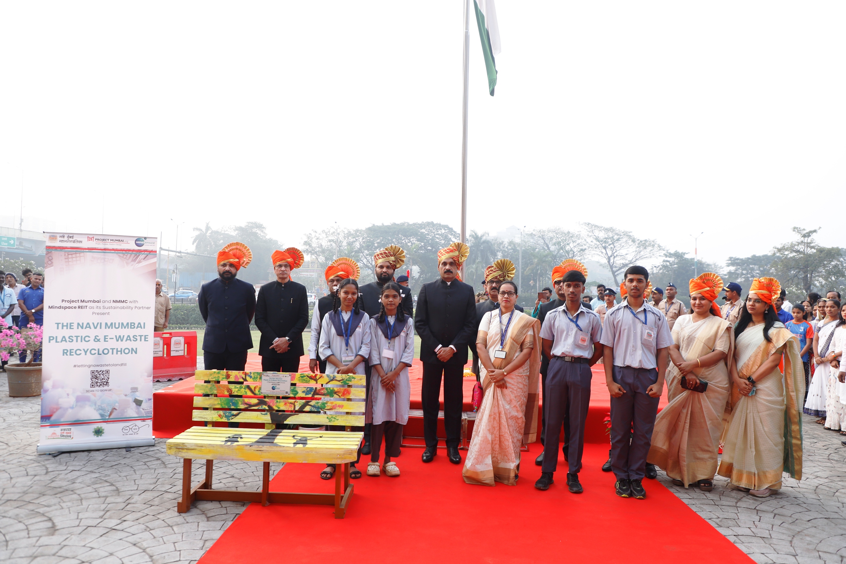 ‘थ्री आर’ अंतर्गत टाकाऊ प्लास्टिकपासून पुनर्निर्मित बेंचेसचे प्रजासत्ताक दिनी शाळा व संस्थांना वितरण