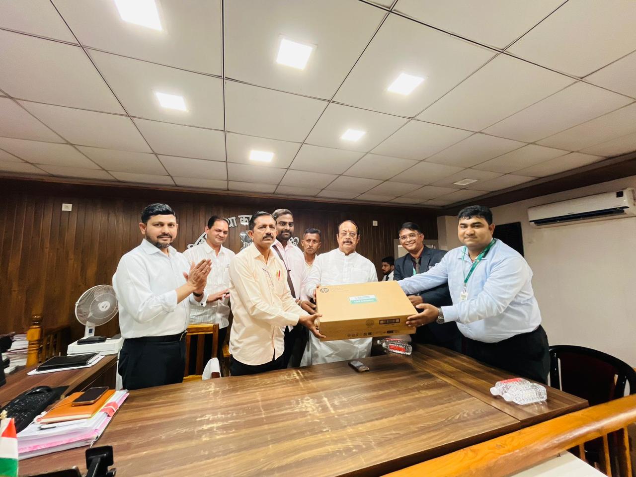 आमदार किसन कथोरे यांच्या हस्ते मुरबाड तालुक्यातील  8 जिल्हा परिषद शाळांना संगणकांचे वाटप